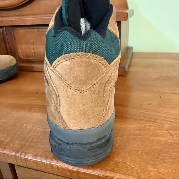 NEW Merrell Eagle tan woman’s Brown Hiking Boots size 7 outdoor - Picture 4 of 6